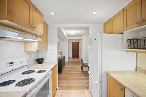 Photo 11 at 201 - 645 Millwood Road, Mount Pleasant East, Toronto