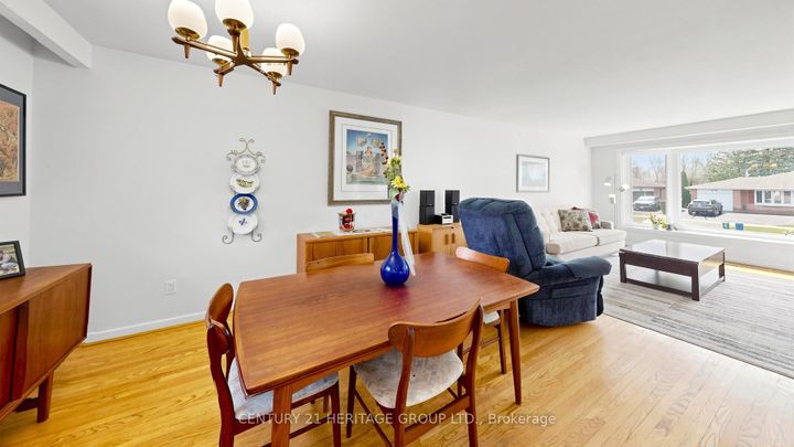 Photo 11 at 72 Romfield Circuit, Royal Orchard, Markham