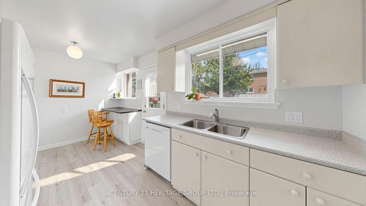 Photo 15 at 72 Romfield Circuit, Royal Orchard, Markham