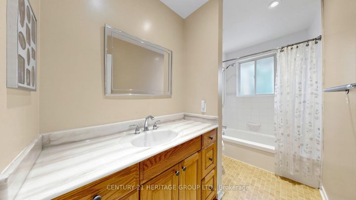 Photo 27 at 72 Romfield Circuit, Royal Orchard, Markham