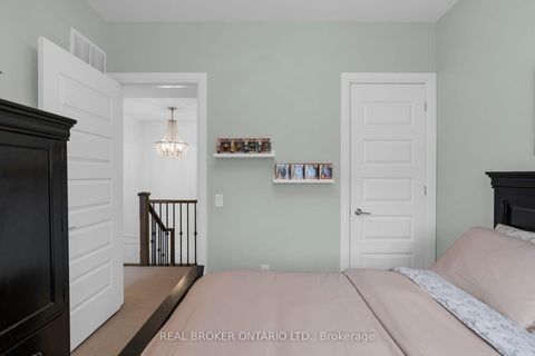 Photo 16 at 43 - 8167 Kipling Avenue, West Woodbridge, Vaughan