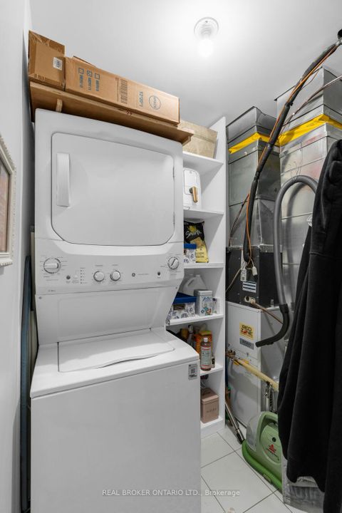 Photo 17 at 43 - 8167 Kipling Avenue, West Woodbridge, Vaughan