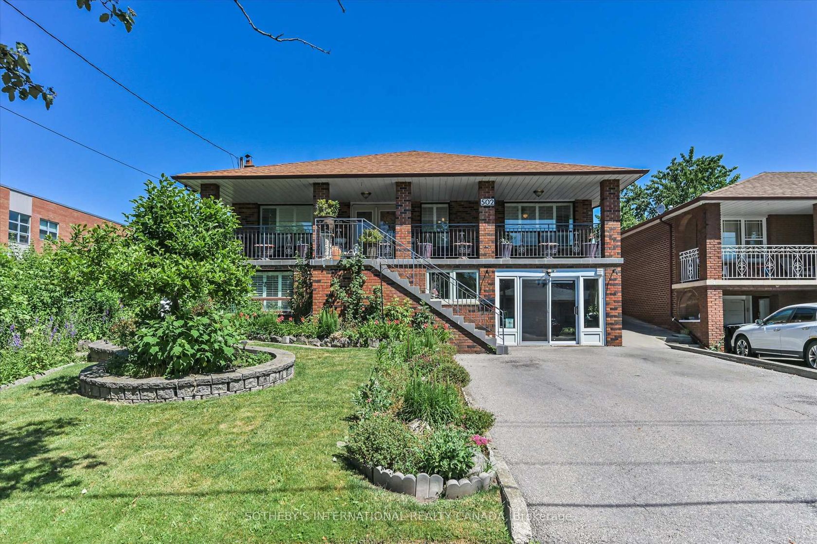 502 Queens Drive, Maple Leaf, Toronto photo 2