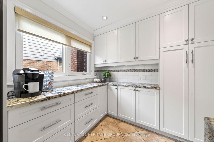 Photo 4 at 64 Coventry Court, Crosby, Richmond Hill