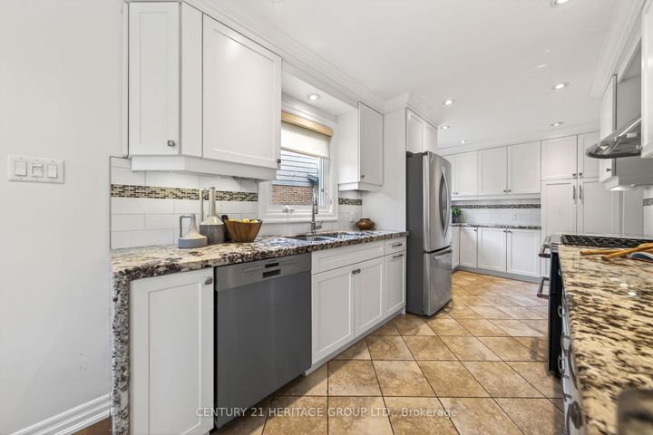 Photo 9 at 64 Coventry Court, Crosby, Richmond Hill