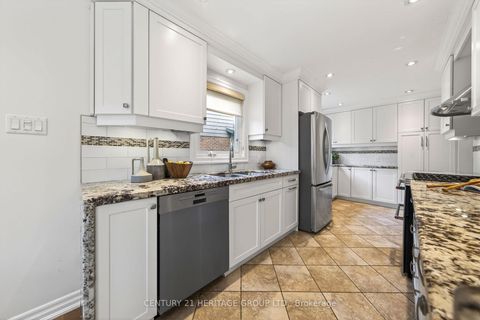 Photo 9 at 64 Coventry Court, Crosby, Richmond Hill