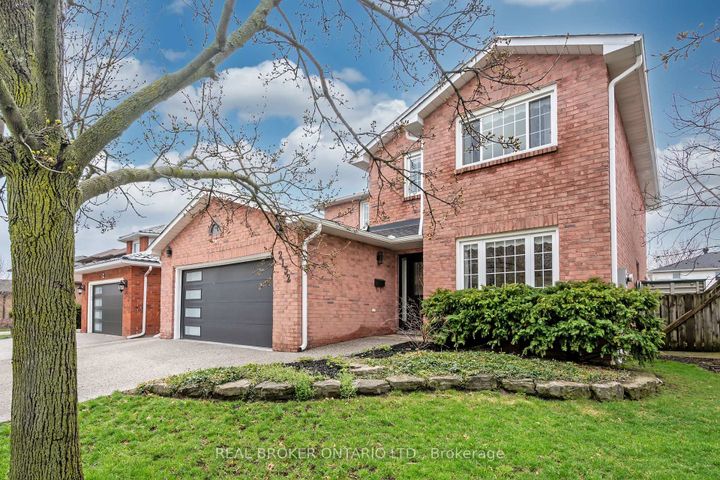 Photo 2 at 2152 Heidi Avenue, Headon, Burlington