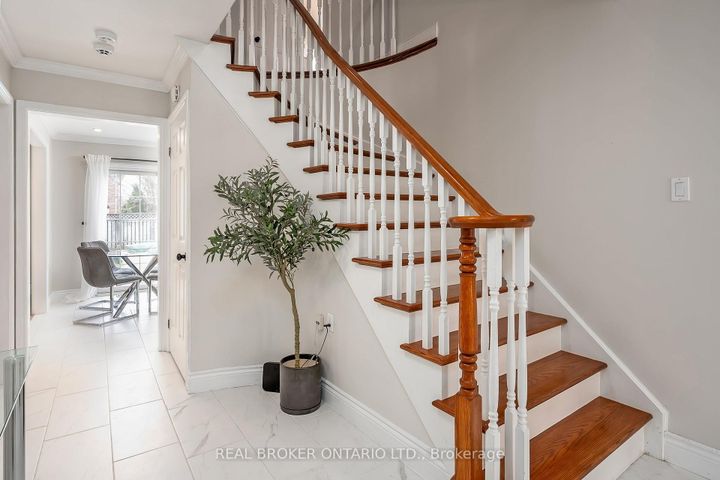 Photo 5 at 2152 Heidi Avenue, Headon, Burlington