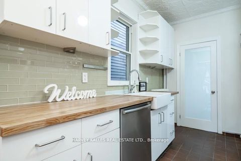 Photo 7 at 178 Manning Avenue, Bellwoods, Toronto