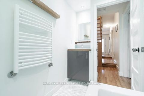 Photo 26 at 178 Manning Avenue, Bellwoods, Toronto