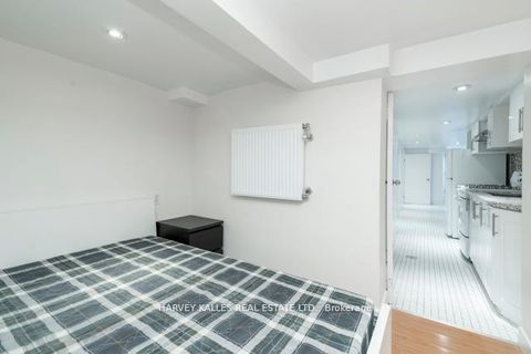 Photo 37 at 178 Manning Avenue, Bellwoods, Toronto