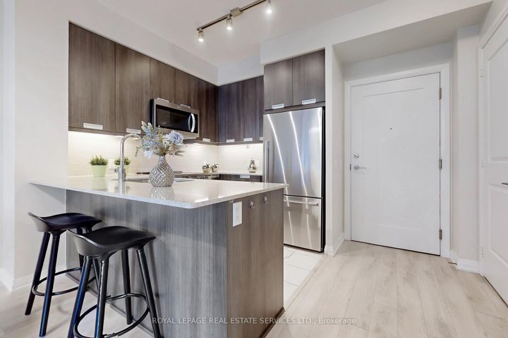 Photo 11 at 615 - 35 Watergarden Dr. Drive, Hurontario, Mississauga