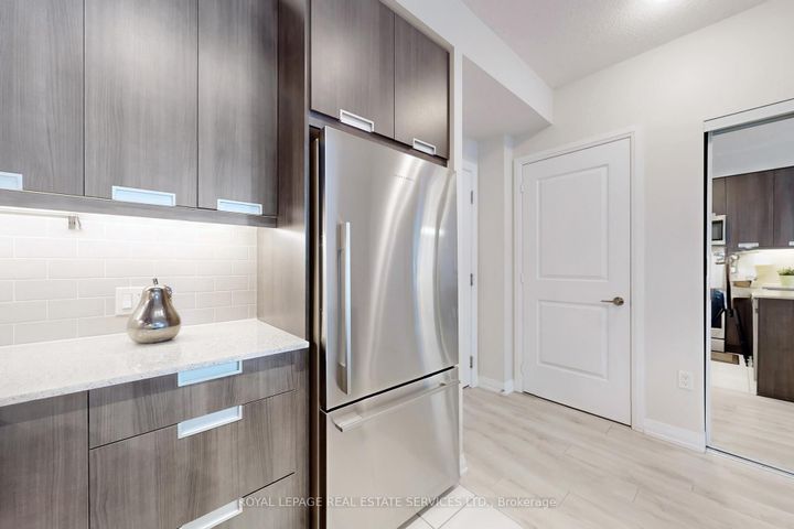 Photo 13 at 615 - 35 Watergarden Dr. Drive, Hurontario, Mississauga