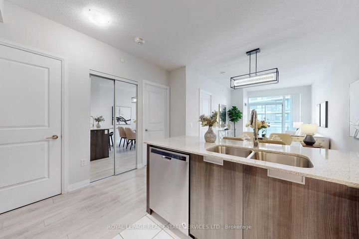 Photo 14 at 615 - 35 Watergarden Dr. Drive, Hurontario, Mississauga