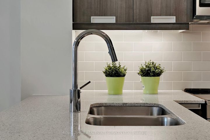 Photo 16 at 615 - 35 Watergarden Dr. Drive, Hurontario, Mississauga