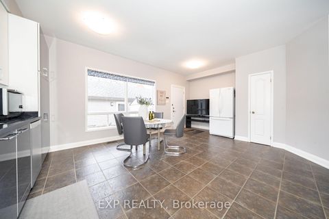 Photo 11 at 86 Bassett Avenue, Langstaff, Richmond Hill