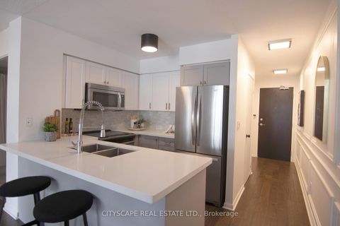 Photo 2 at 322 - 231 Fort York Boulevard, Niagara, Toronto