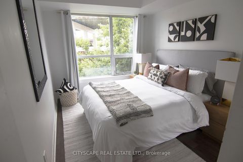 Photo 5 at 322 - 231 Fort York Boulevard, Niagara, Toronto