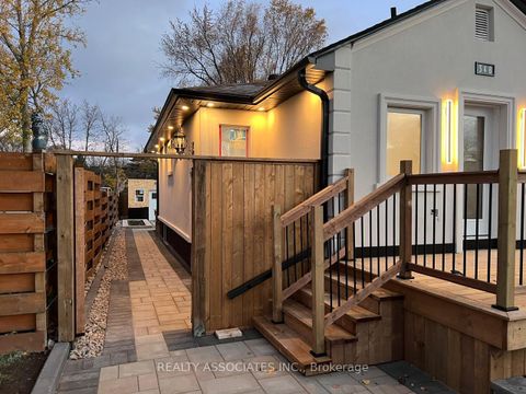 Photo 1 at 348 Miami Drive, Keswick South, Georgina