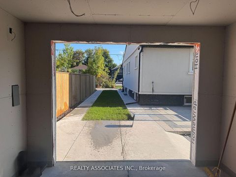 Photo 39 at 348 Miami Drive, Keswick South, Georgina