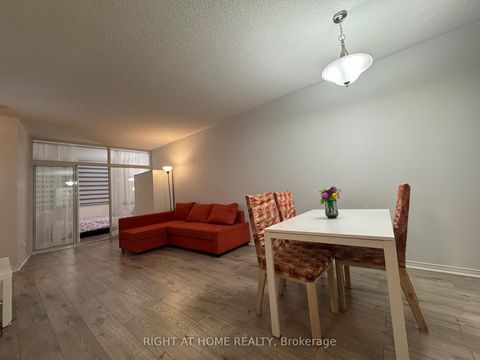 Photo 2 at 212 - 7378 Yonge Street, Yorkhill, Vaughan