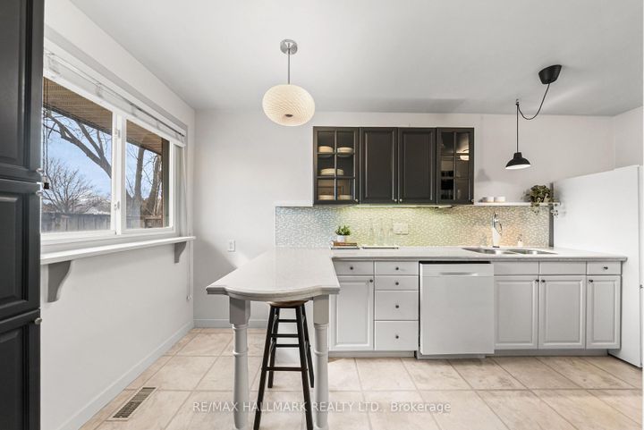 Photo 11 at 619 Timber Lane, Appleby, Burlington