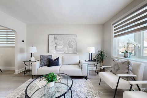 Photo 4 at 47 Amsterdam Avenue, Parkview, Toronto