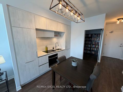 Photo 12 at 407 - 6 David Eyer Road E, Rural Richmond Hill, Richmond Hill