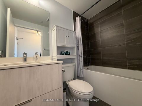 Photo 14 at 407 - 6 David Eyer Road E, Rural Richmond Hill, Richmond Hill