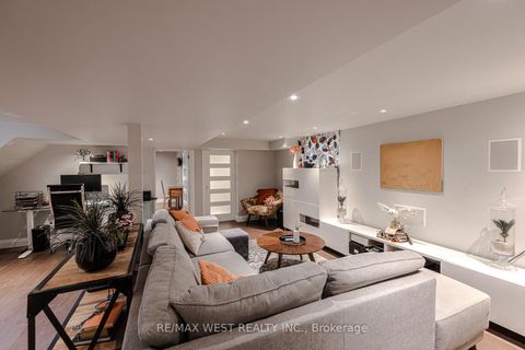 Photo 29 at 17 Saybrook Avenue, Queensway, Toronto