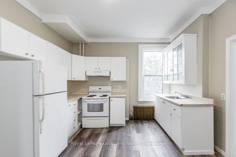 Photo 19 at 3 Peel Street, Wellington, Barrie