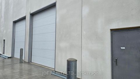 Photo 4 at 6 - 435 Cityview Boulevard, Vellore Village, Vaughan