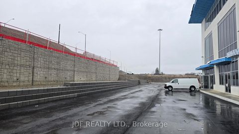 Photo 13 at 6 - 435 Cityview Boulevard, Vellore Village, Vaughan
