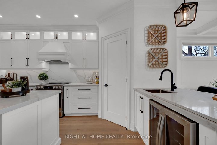 Photo 11 at 819 Fairview Avenue, Bay Ridges, Pickering