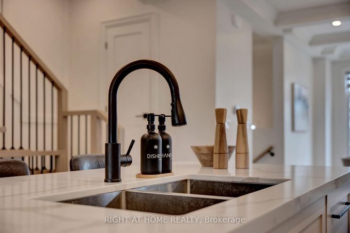 Photo 14 at 819 Fairview Avenue, Bay Ridges, Pickering