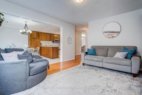 Photo 9 at 274 Flagstone Way, Woodland Hill, Newmarket