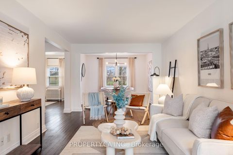 Photo 2 at 29 Oakfield Drive, Queensway, Toronto