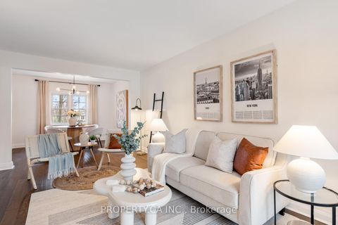 Photo 3 at 29 Oakfield Drive, Queensway, Toronto