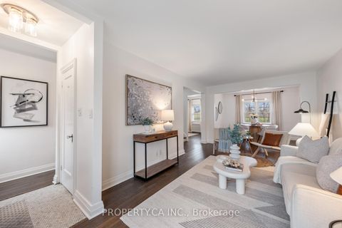 Photo 4 at 29 Oakfield Drive, Queensway, Toronto