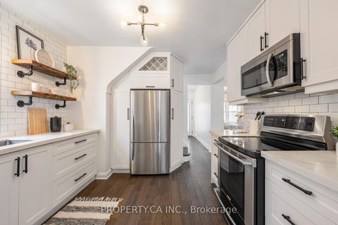 Photo 15 at 29 Oakfield Drive, Queensway, Toronto