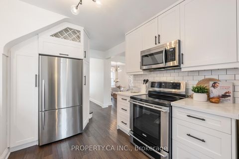 Photo 19 at 29 Oakfield Drive, Queensway, Toronto
