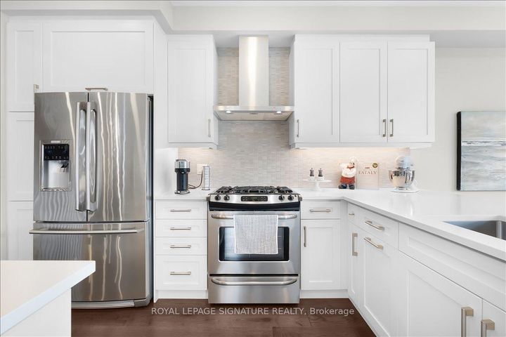 Photo 5 at 19 - 3042 Creekshore Common, GO Glenorchy, Oakville