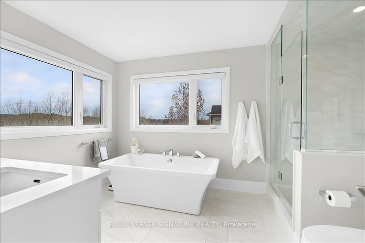 Photo 15 at 19 - 3042 Creekshore Common, GO Glenorchy, Oakville