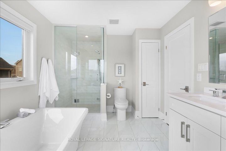 Photo 16 at 19 - 3042 Creekshore Common, GO Glenorchy, Oakville