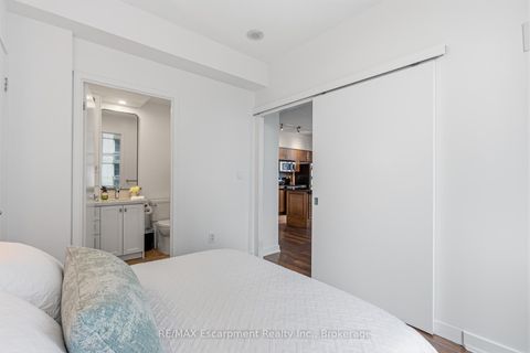 Photo 11 at 303 - 9 Spadina Avenue, Waterfront Communities C1, Toronto