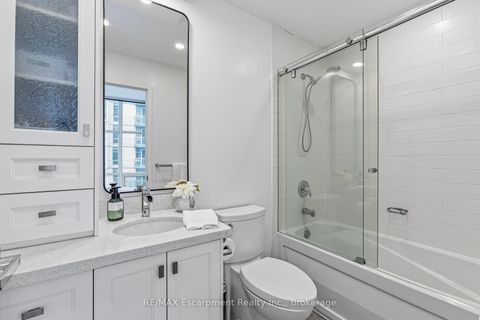 Photo 12 at 303 - 9 Spadina Avenue, Waterfront Communities C1, Toronto