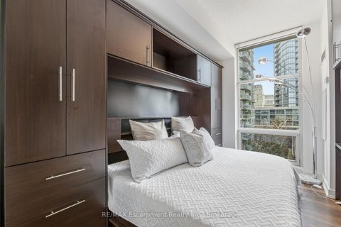 Photo 13 at 303 - 9 Spadina Avenue, Waterfront Communities C1, Toronto