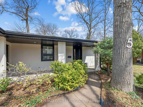 Photo 2 at 5 Crediton Court, Rosethorn, Toronto