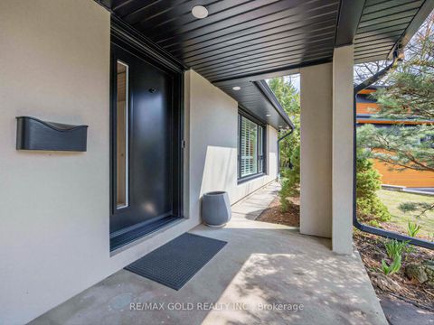 Photo 3 at 5 Crediton Court, Rosethorn, Toronto