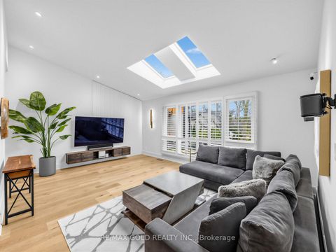 Photo 4 at 5 Crediton Court, Rosethorn, Toronto